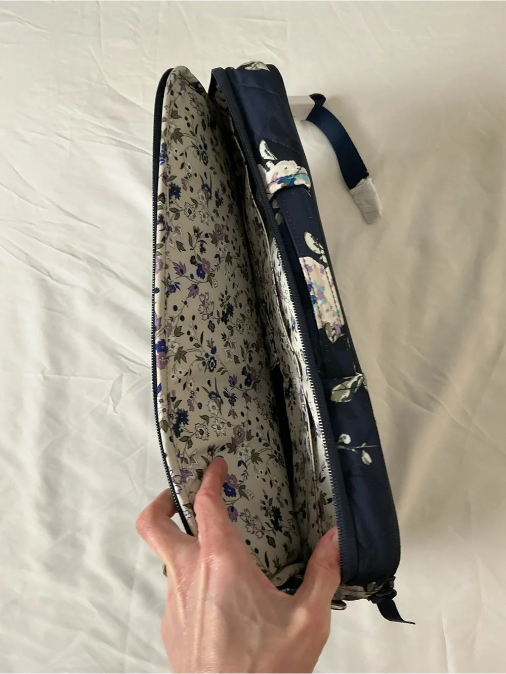 Vera Bradley NWOT Quilted Floral Laptop Crossbody Case